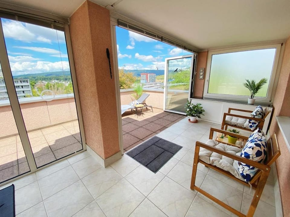 Natural landscape, View (from property/room), Balcony/Terrace, Living room, Seating area, Mountain view