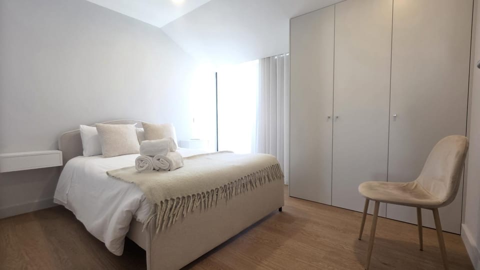 Bed, Photo of the whole room, Bedroom, towels, wardrobe