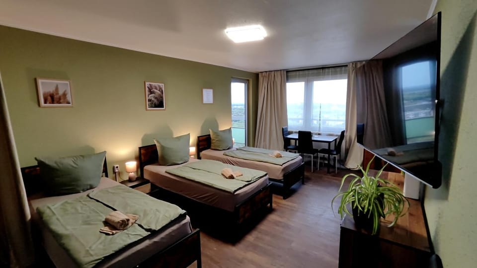 TV and multimedia, Photo of the whole room, Bedroom