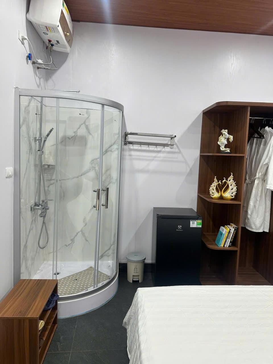 Shower, Bed, wardrobe