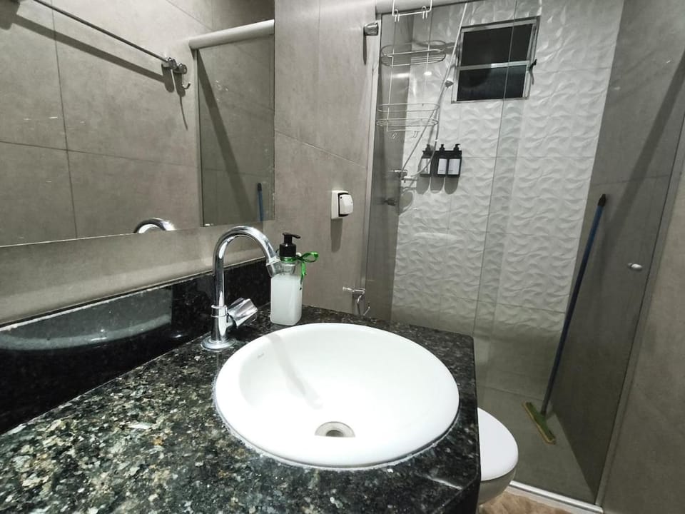 AP com suíte e ar-condicionado no Sta Mônica próximo a UFU Apartment in Uberlândia