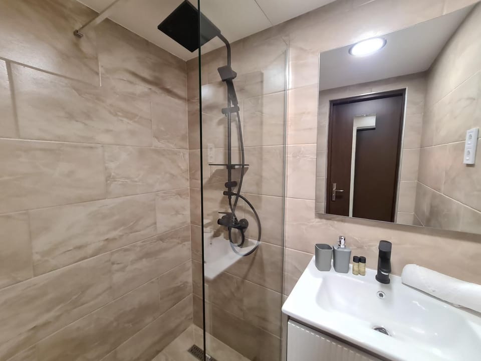 Shower, Bathroom, towels