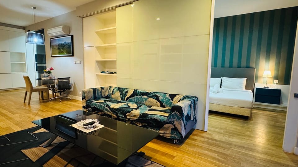 Bed, Living room, Photo of the whole room, Seating area, Bedroom