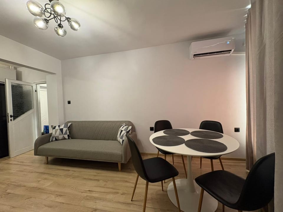 TV and multimedia, Living room, Seating area, Dining area, air conditioner