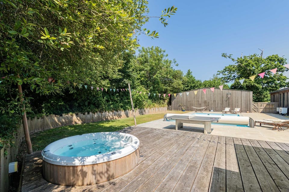 Hot Tub, Table tennis