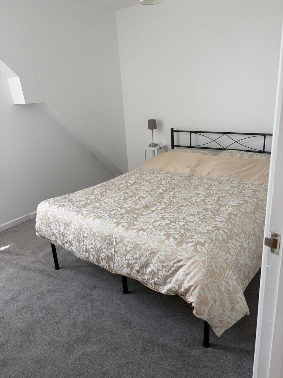 Spacious 4BRDetached Home 10 Min Walk to Cowbridge House in Wales