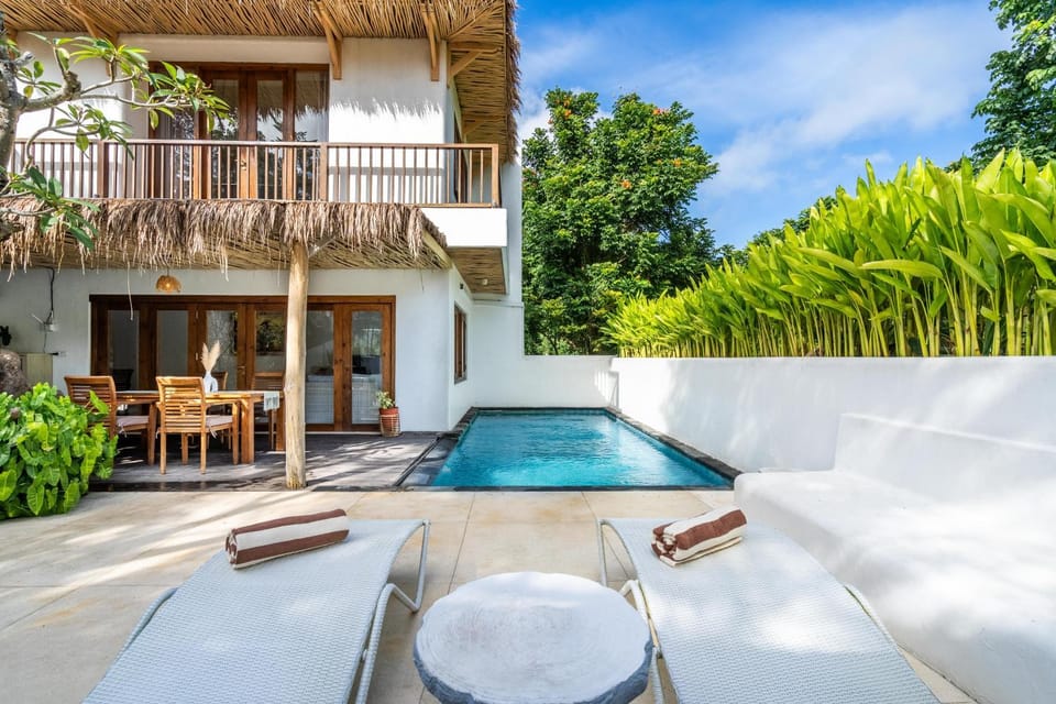 Property building, Patio, Day, Natural landscape, Garden, View (from property/room), Balcony/Terrace, Garden view, Pool view, Swimming pool, sunbed