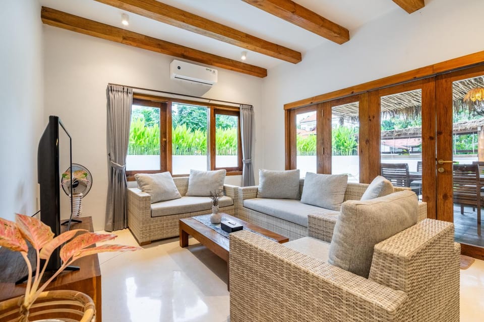 Communal lounge/ TV room, TV and multimedia, Living room, Seating area, Evening entertainment, air conditioner