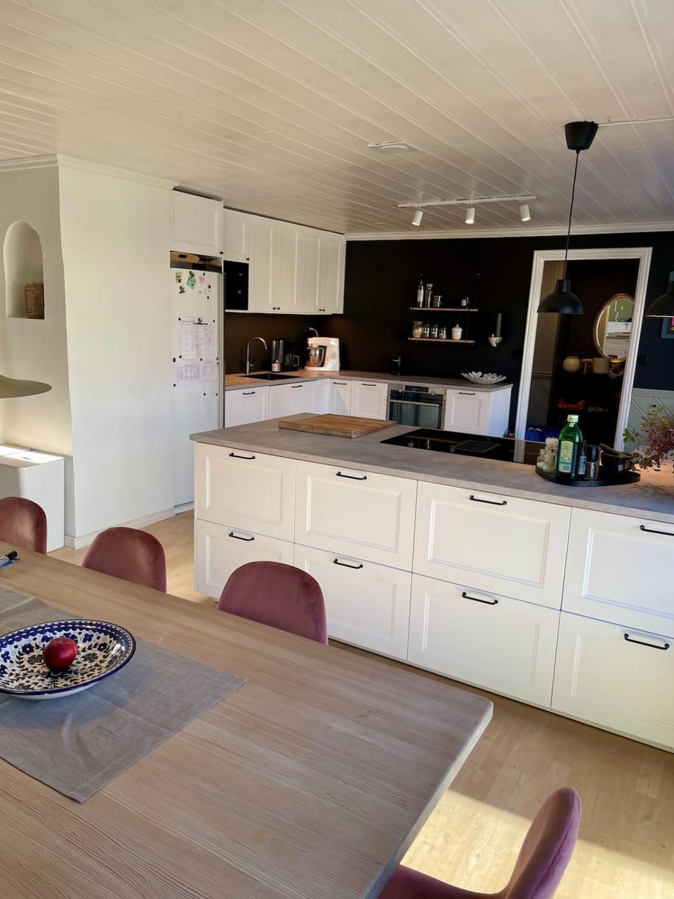 Kitchen or kitchenette, Dining area, stove