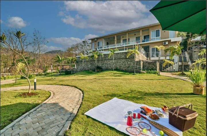 Sunrise Manor 3BHK Pet-Friendly Villa with Pool Villa in Maharashtra