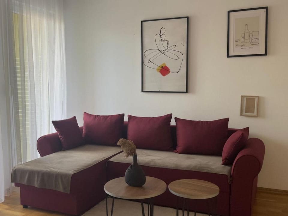 Elemental Stays - Nova Apartment in Europe