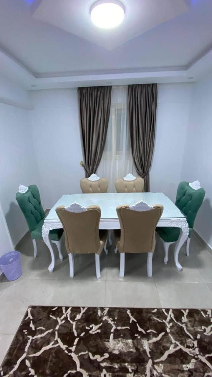 شقه بحى السفارات رقم الهاتف صفر واحد صفر تسعة واحد خمسة أربعة سبعة140 Apartment in Cairo Governorate