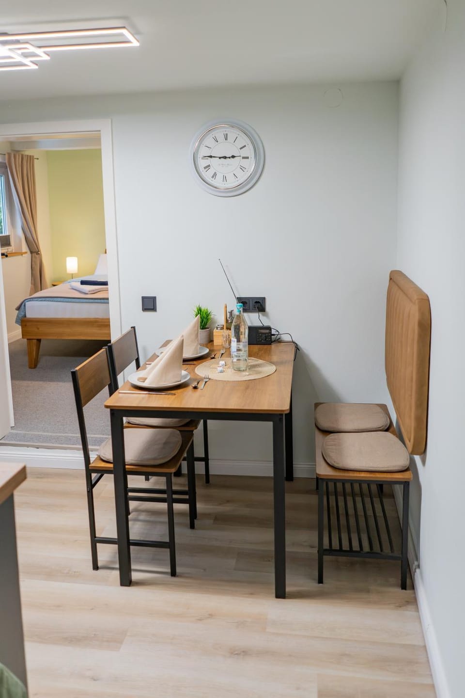 Kitchen or kitchenette, Seating area, Dining area