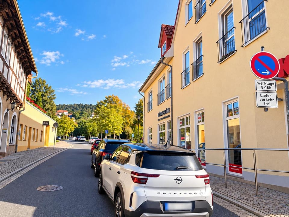 Neighbourhood, Street view, Parking