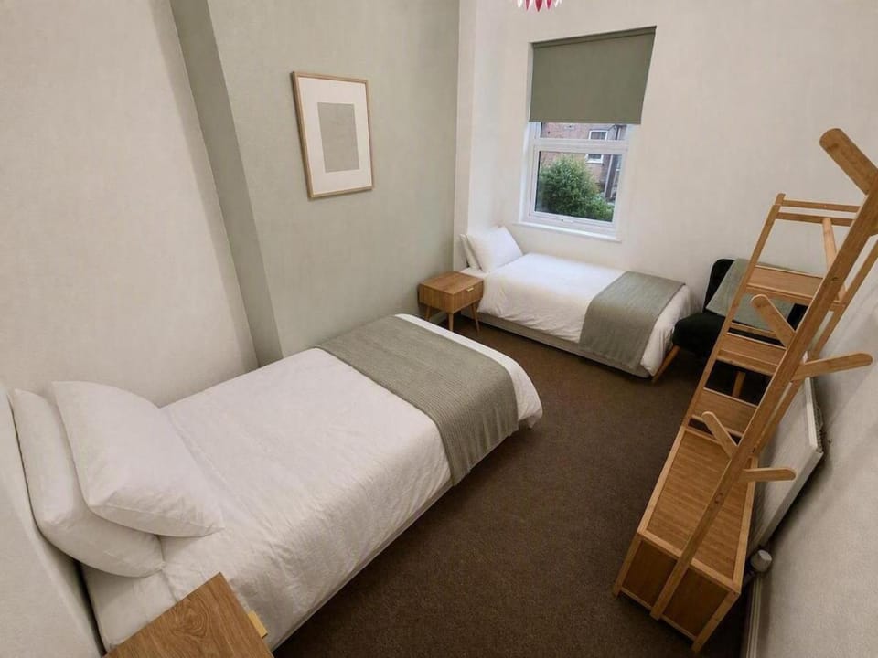 Selborne House 3BR Sleeps 5 Games Room House in Derby
