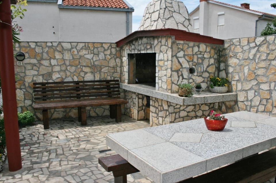 Location, children, Family