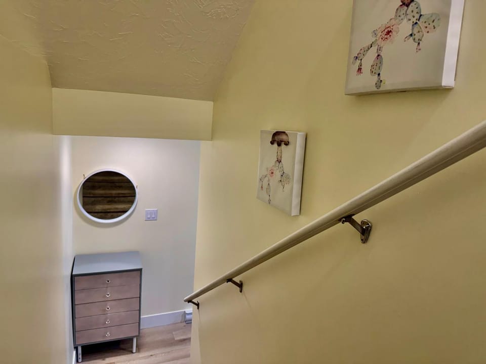 Space & Style Lower Level Suite, 3 mins drive from Airport Apartment in Dieppe