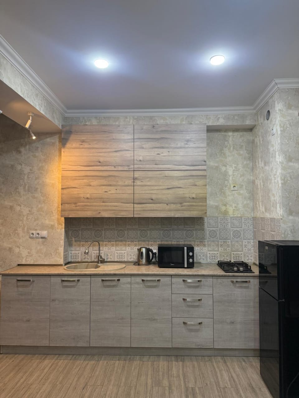 Coffee/tea facilities, Kitchen or kitchenette, stove