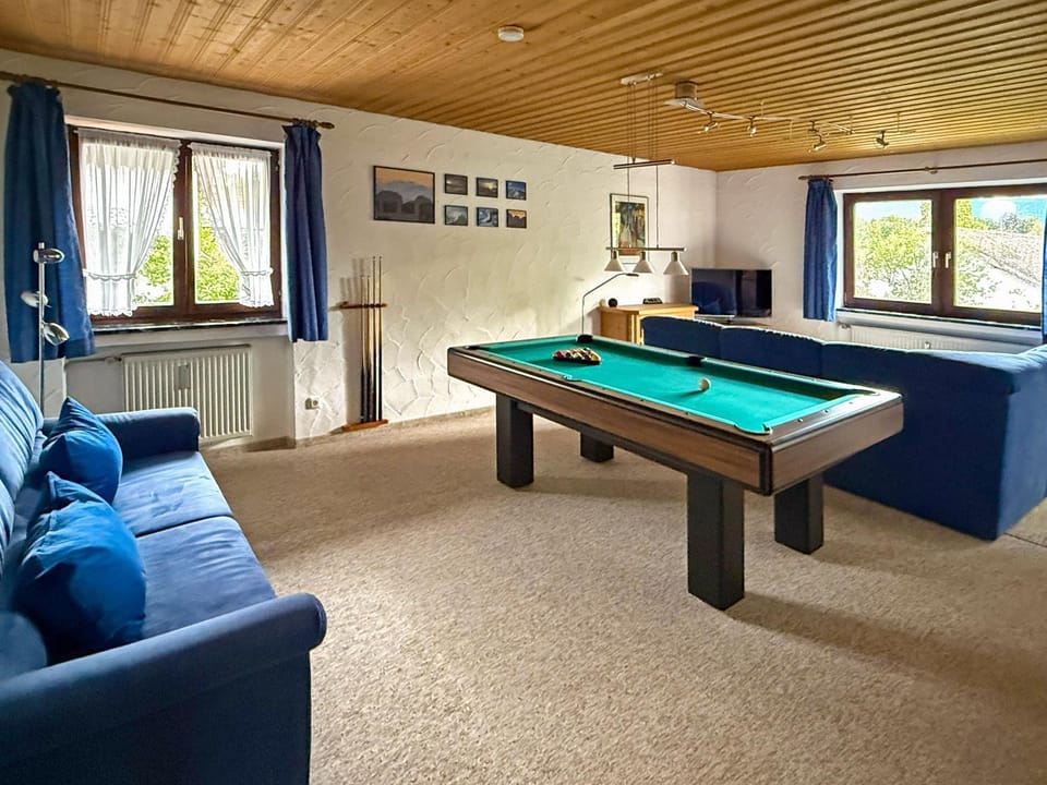 Billiard, Living room