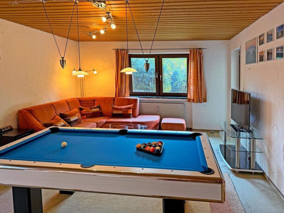 Billiard, Living room, Seating area