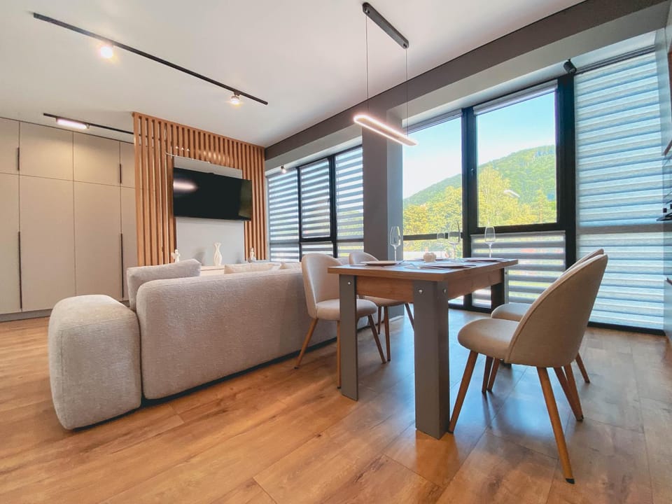 Communal lounge/ TV room, TV and multimedia, Living room, Dining area