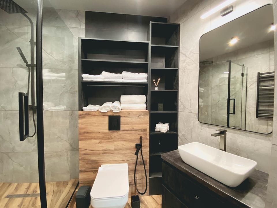 Shower, Toilet, Bathroom, Photo of the whole room, Bath, towels