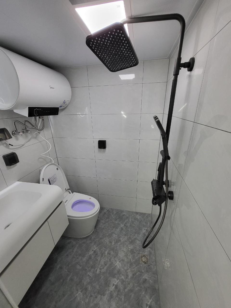 Shower, Toilet, Bathroom