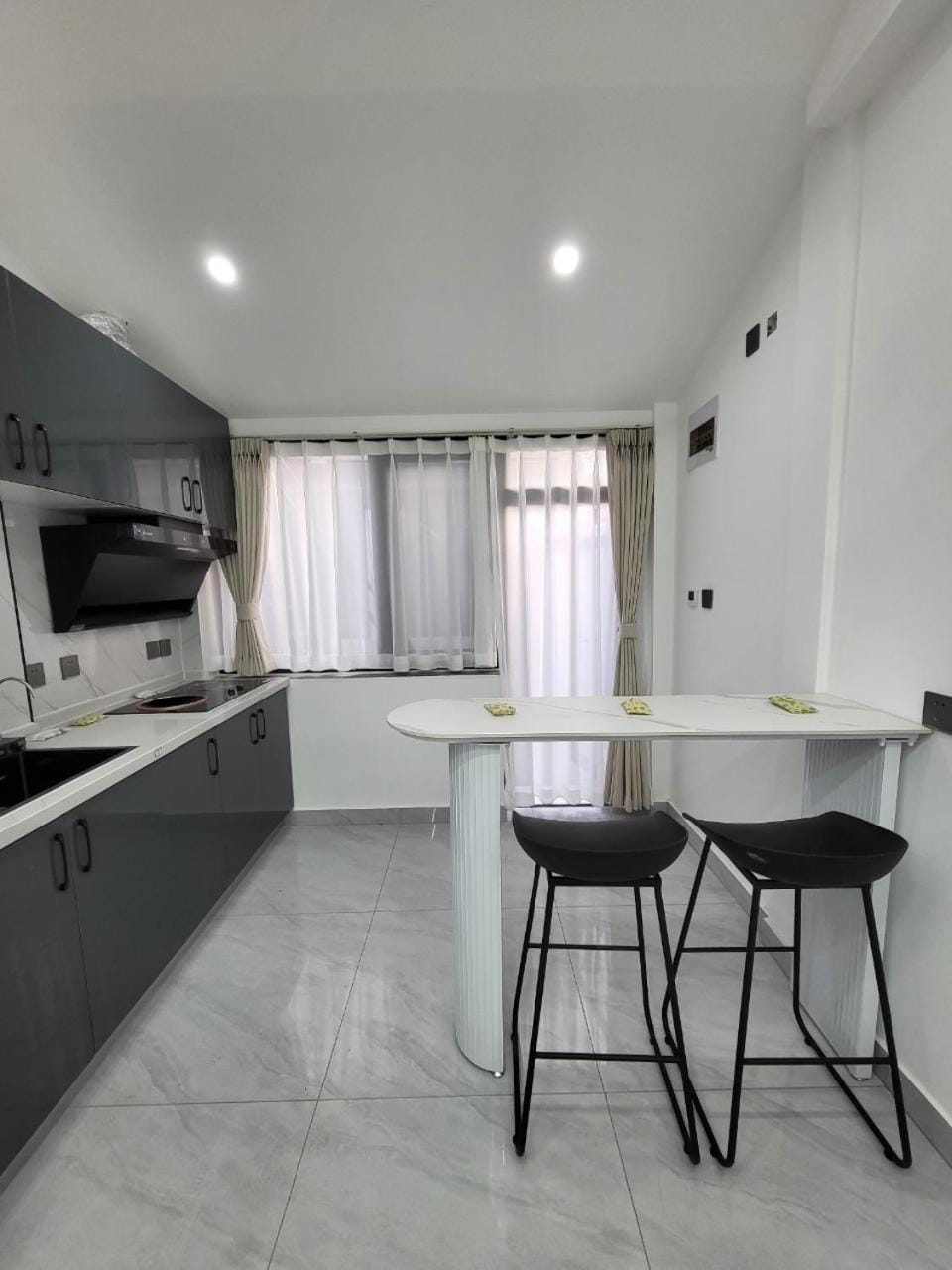 Dining area, minibar
