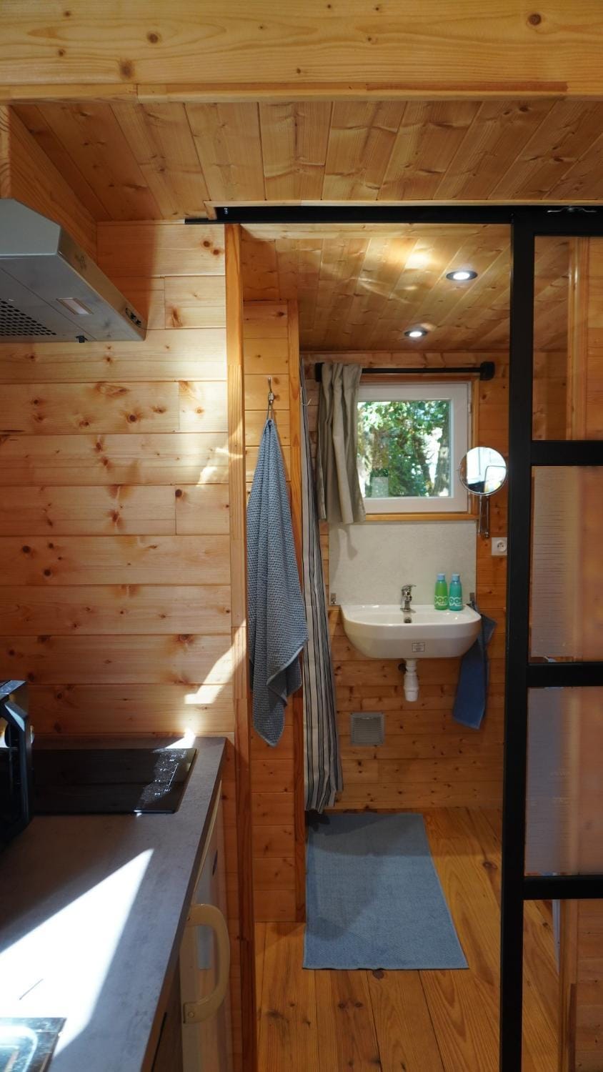 Toilet, Bathroom, towels