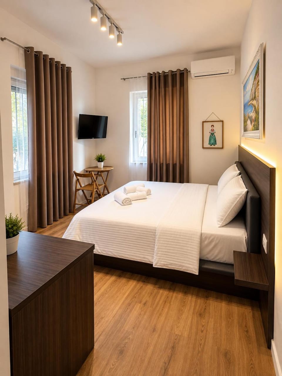 TV and multimedia, Photo of the whole room, Bedroom, air conditioner