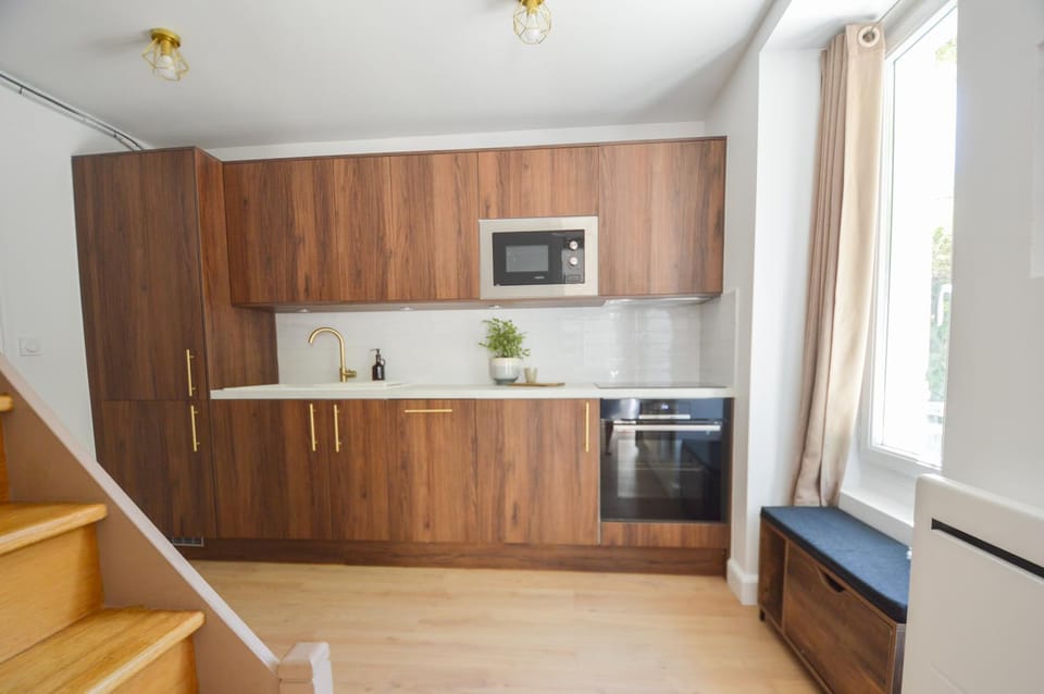 Kitchen or kitchenette, oven, stove