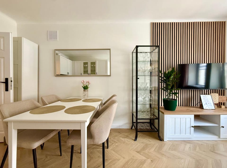 TV and multimedia, Kitchen or kitchenette, Dining area
