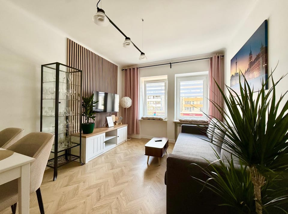 TV and multimedia, Living room, Seating area, Evening entertainment