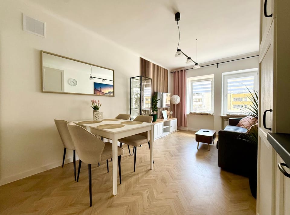 TV and multimedia, Kitchen or kitchenette, Living room, Seating area, Dining area