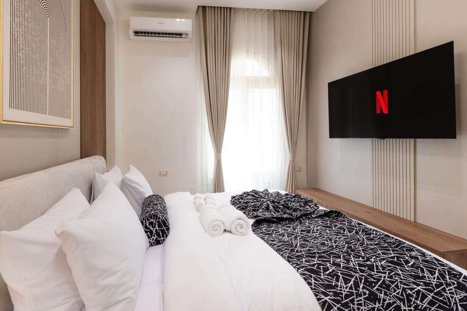 Communal lounge/ TV room, Bed, TV and multimedia, Photo of the whole room, Evening entertainment, Bedroom, air conditioner