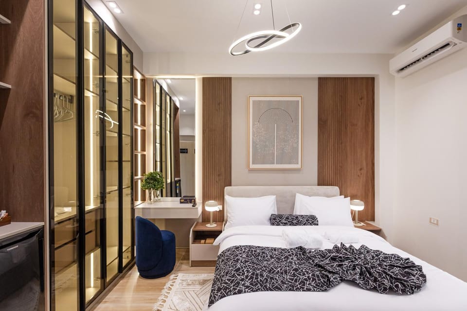 Bed, Living room, Photo of the whole room, Seating area, Bedroom, towels, wardrobe, air conditioner