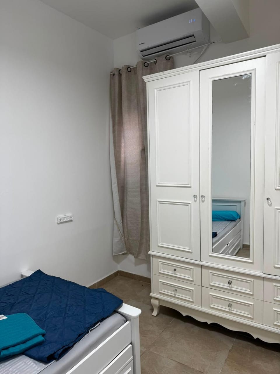 Renovated Garden Apartment Near Madatech Arlozorov Apartment in Haifa