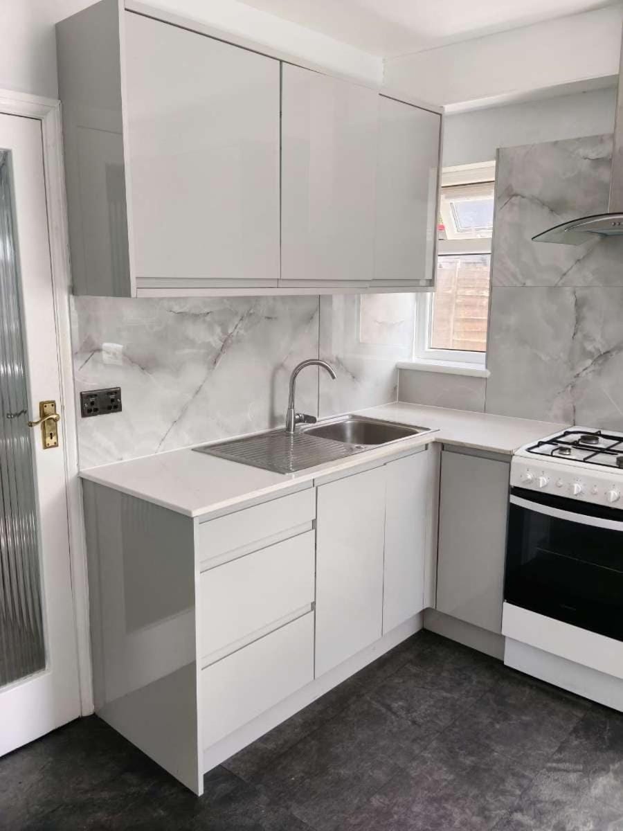 Mitcham Road Shared House Vacation rental in Croydon