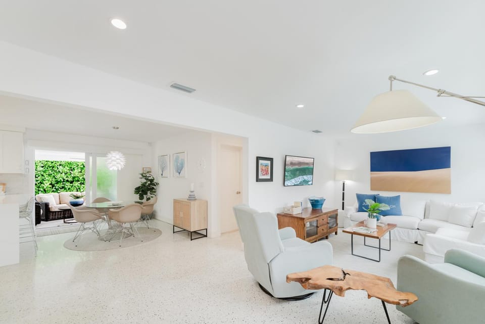 New Boutique Juno Retreat Pool I Steps to Beach! Villa in Juno Beach