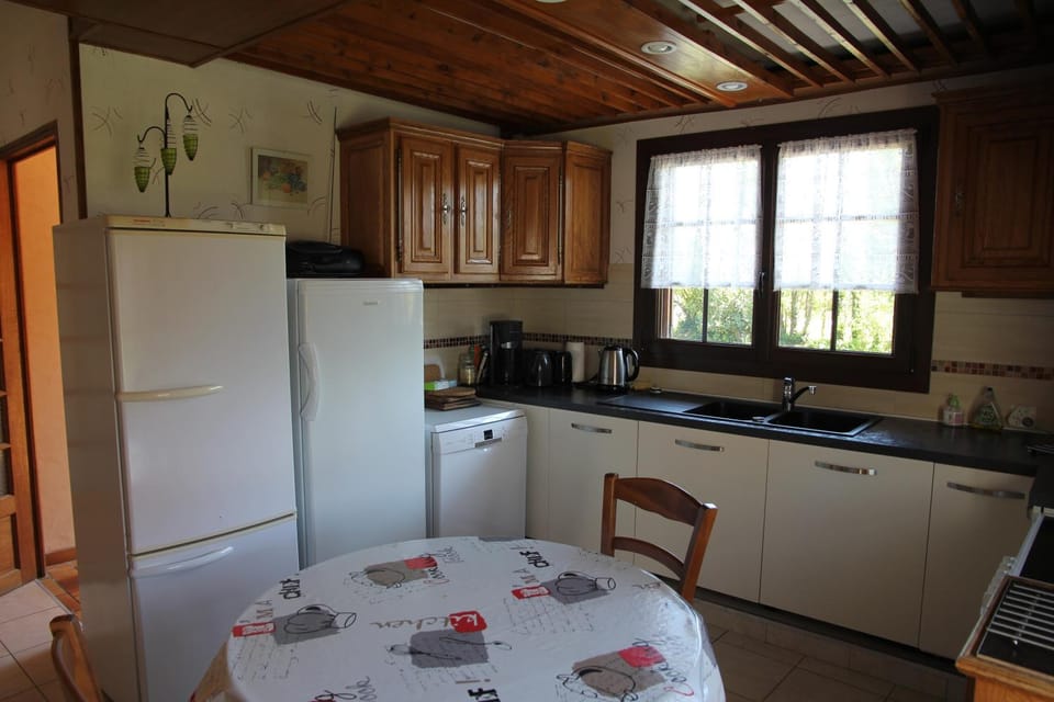 Coffee/tea facilities, Kitchen or kitchenette, dishwasher, oven