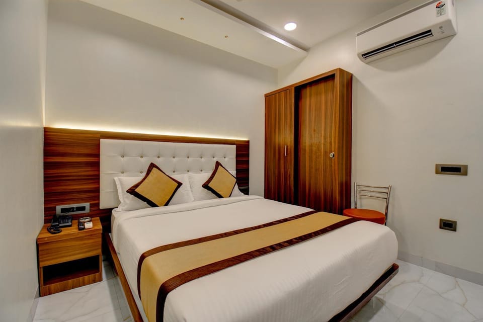 Hotel Majestic Crest Bed and Breakfast in Mumbai