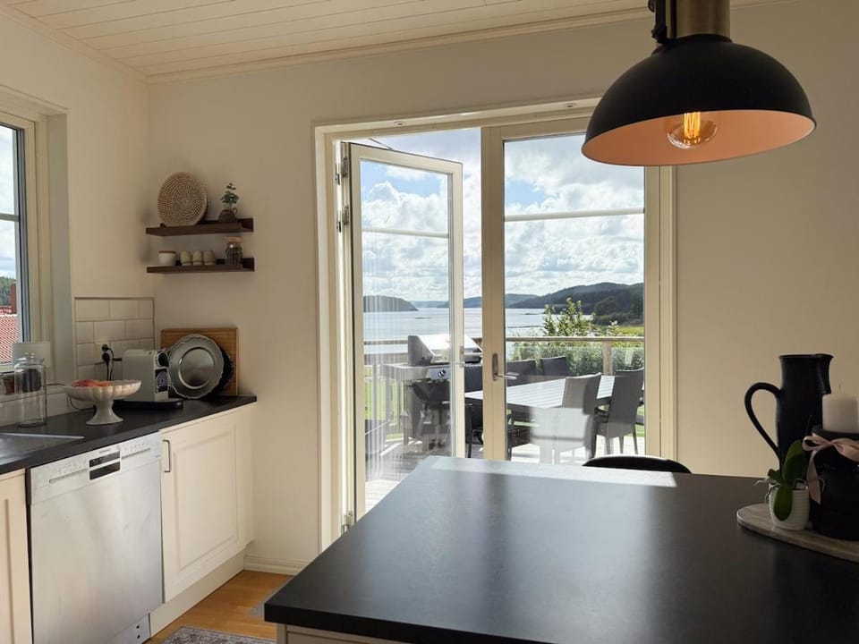 Kitchen or kitchenette, Sea view