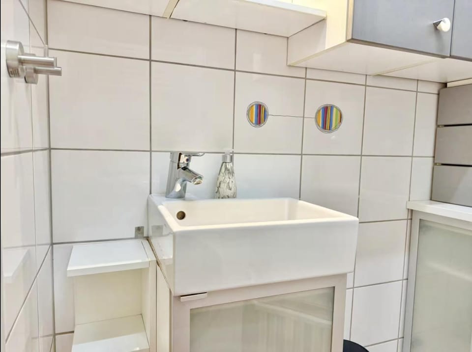 Stylish Apartment near Airport & Train Apartment in Austria