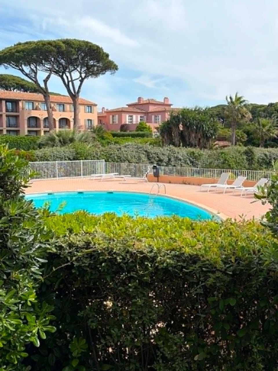 T2 en rez de jardin à 150m de la plage avec piscine et parking Apartment in Sainte-Maxime