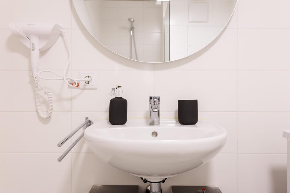 Long-Term Apartment near Central Station with Balcony Apartment in Vienna