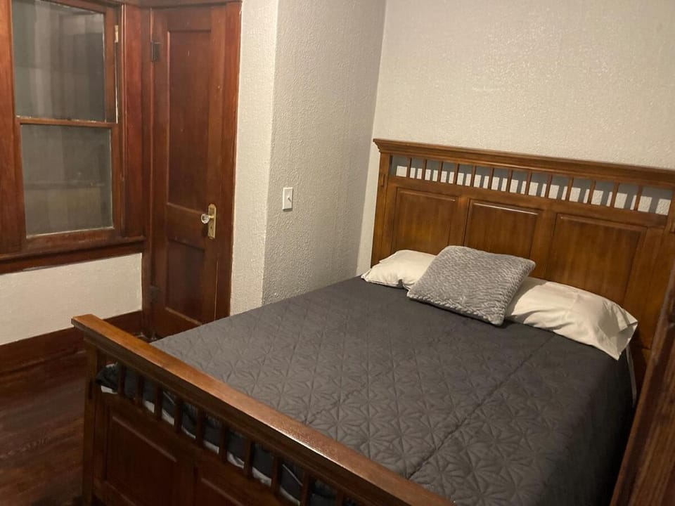 Modern Farmhouse in REO Town 1 Mile to Downtown House in Lansing