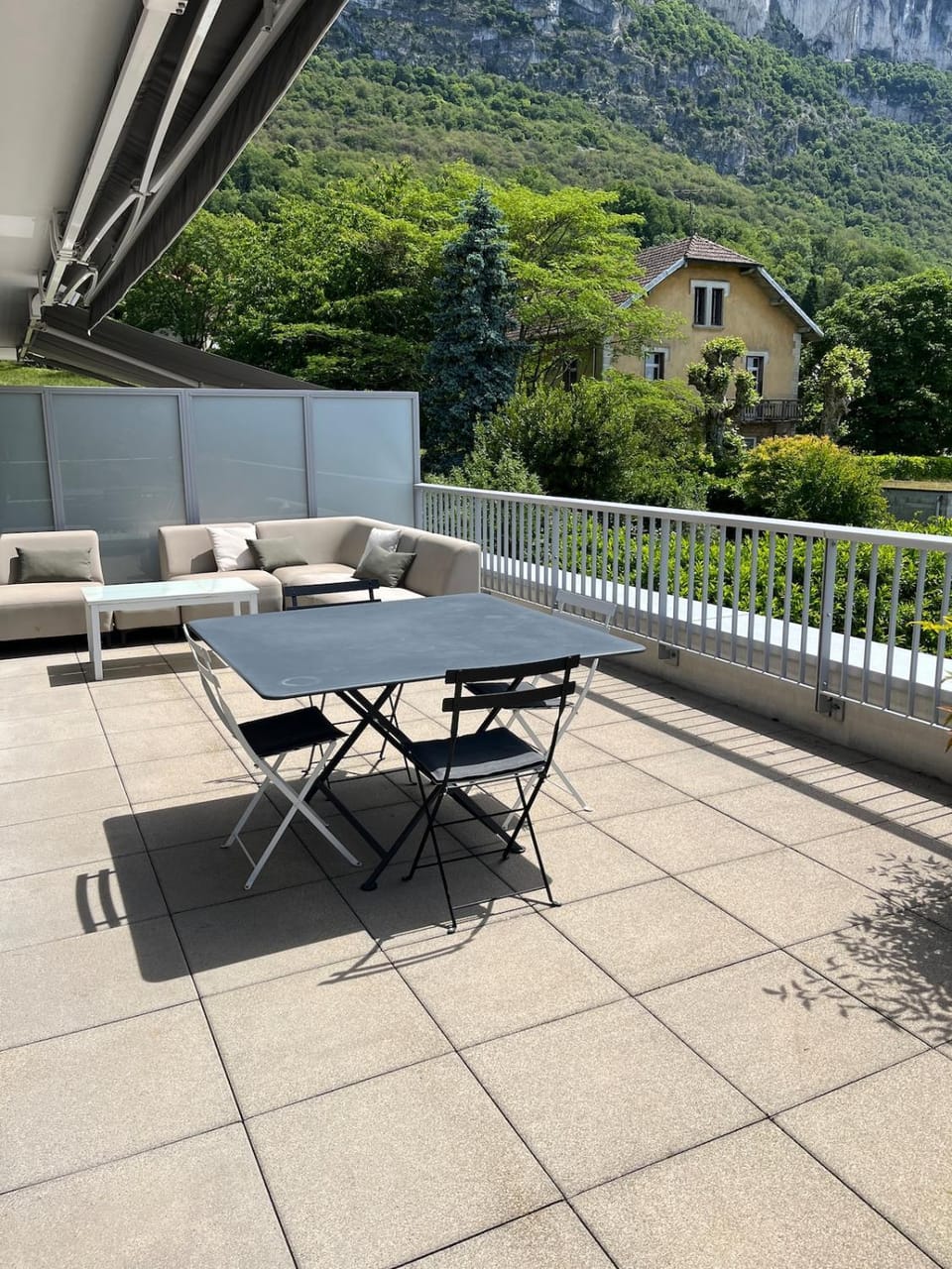 Spacieux T2 avec terrasse entre lac et montagnes Apartment in Haute-Savoie