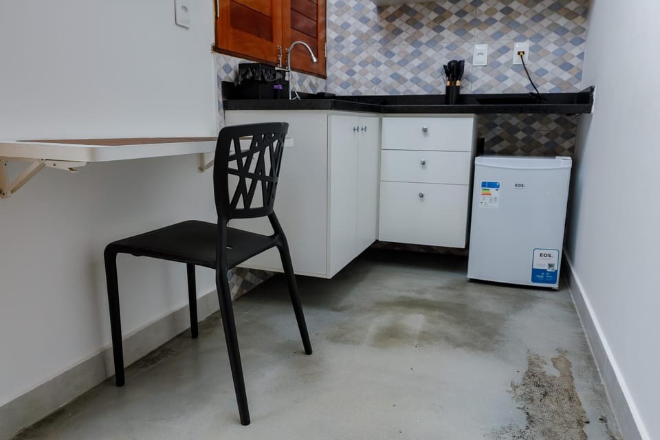 Kitchen or kitchenette, Dining area, stove