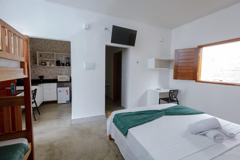 Bed, TV and multimedia, Kitchen or kitchenette, Photo of the whole room, Seating area, Bedroom, minibar, stove