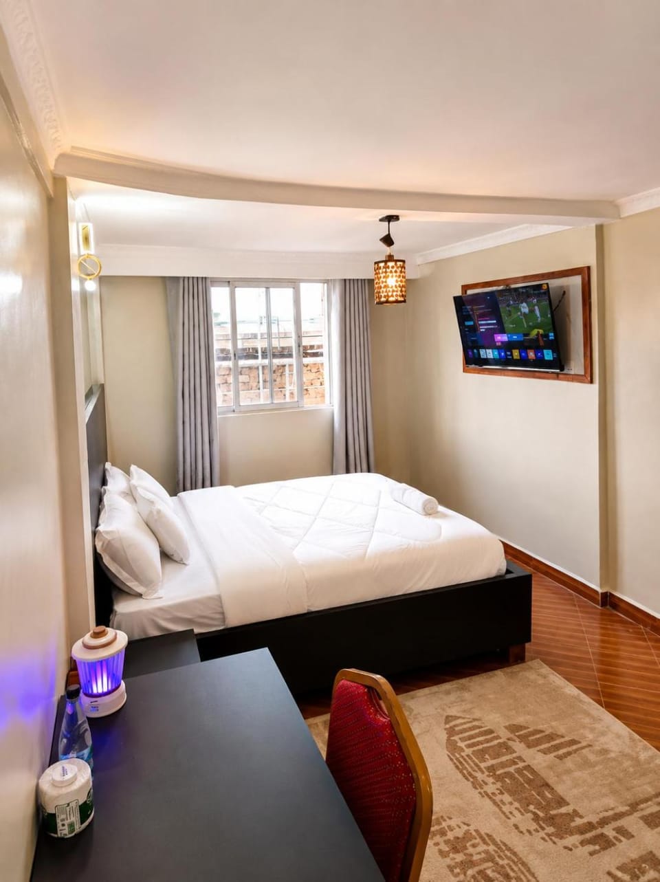 Bed, TV and multimedia, Bedroom